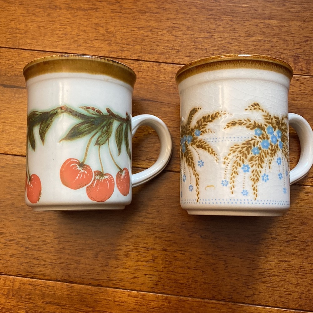 Mugs- Biltons- Made in England- Set of 2: 1 with Cherries 🍒 & 1 with Flowers